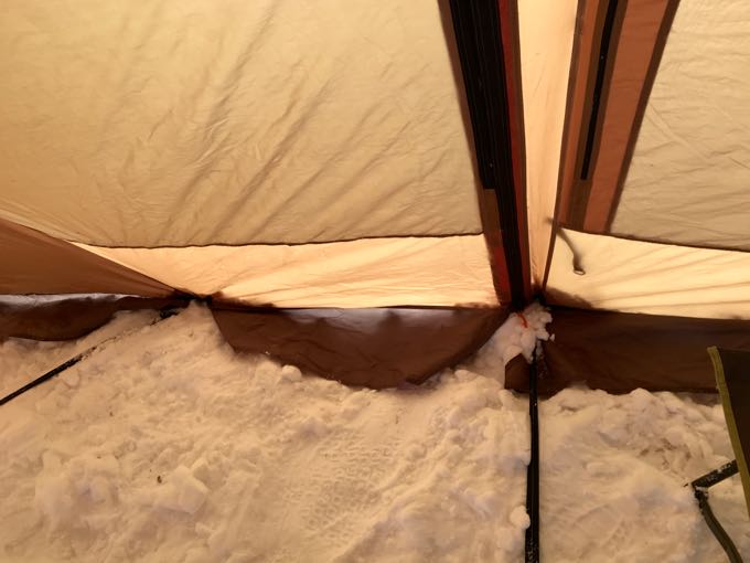 雪中キャンプ　スカート