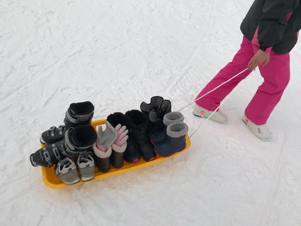 スキーとスノーボードの靴